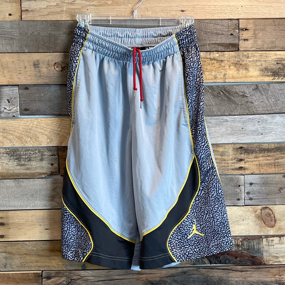 Jordan men’s basketball shorts size Small